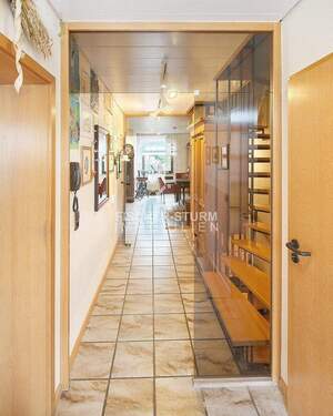 Flur im EG - 5 Zimmer Reihenmittelhaus zum Kaufen in Mettmann