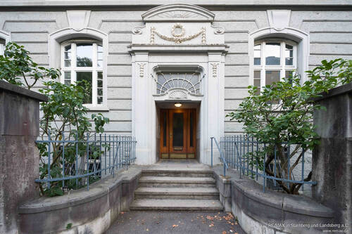 Eingang Vordergebäude - 