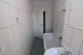 Bad mit Wanne - 