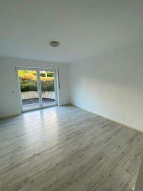 Wohnzimmer - 2 Zimmer Etagenwohnung zur Miete in Höhr-Grenzhausen