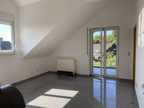 Wohnzimmer Ansicht 1 - 3 Zimmer Etagenwohnung zum Kaufen in Trier