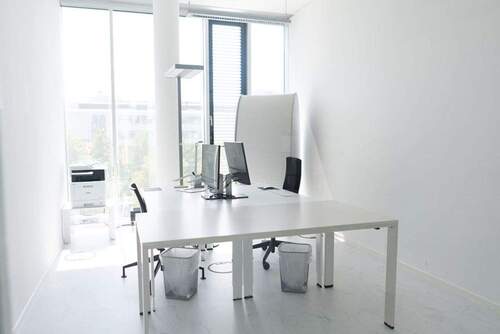 Büroraum 1 - Helles Büro zur Untervermietung in Unterföhring - flexibel, WLAN, Kaffee
