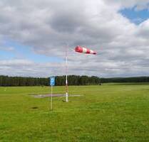 Außergewöhnlicher Flugzeughangar mit riesigem Grundstück im Herzen des Thüringer Waldes - Ilmenau