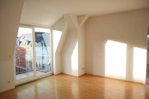 Wohnzimmer - 2 Zimmer Etagenwohnung zur Miete in Zwickau