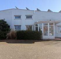 Vielseitige Gewerbeimmobilie mit Lagerhalle und Büro im Industriegebiet von Stuhr!