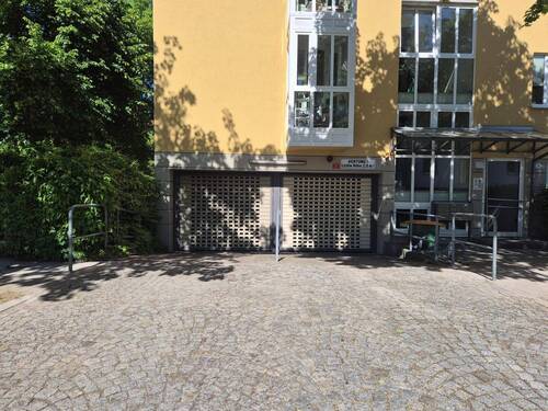 Tiefgarageneinfahrt - 