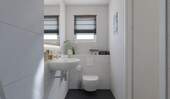 Modernes Badezimmer mit bodengleicher Dusche - Reihenmittelhaus mit 128,00 m² in Herzogenrath-Kohlscheid zum Kaufen