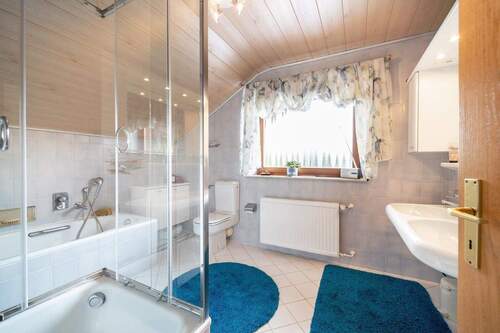 Innen OG Badezimmer 1 - 