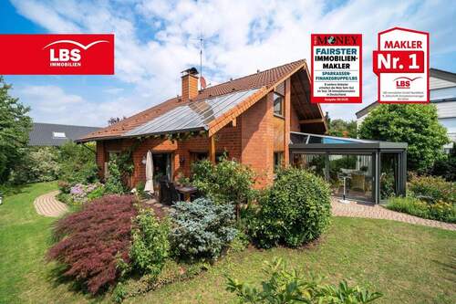 Hausansicht - Großes familienfreundliches Haus ohne Renovierungsstau!