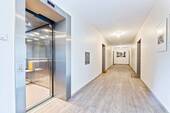 Flurbereich mit Fahrstuhl - 