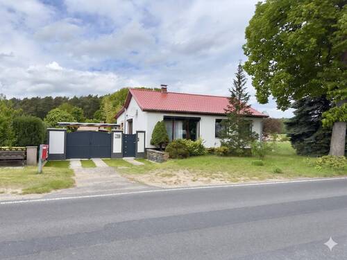 Außenansicht - Modernisiertes Einfamilienhaus mit viel Privatsphäre in ruhiger Lage