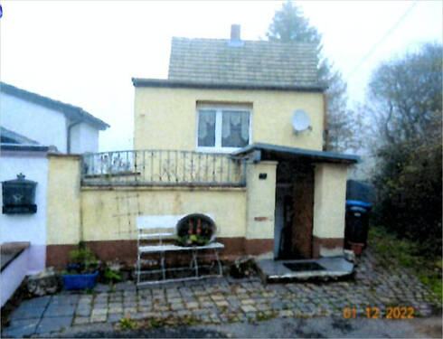 Hausansicht - Einfamilienhaus mit großem Grundstück in grüner Ortsrandlage