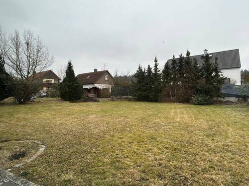 großer Garten inklusive - 