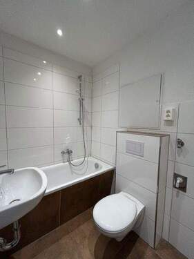 Bad - 3 Zimmer Etagenwohnung zur Miete in Gera