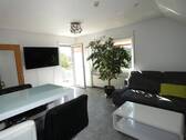 Wohn-Esszimmer mit Zugang zur Logia - 2 Zimmer Etagenwohnung in Meckenheim