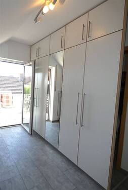Schlafzimmer mit Schrankelement - 