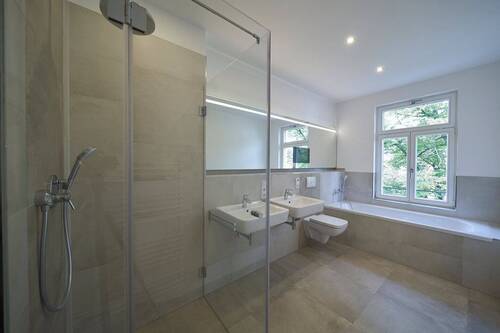 Badezimmer - 4 Zimmer Etagenwohnung zur Miete in Chemnitz