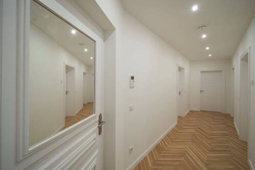 Flur - 4 Zimmer Etagenwohnung in Chemnitz