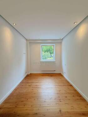 Schlafzimmer vorn - EG rechts - 2 Zimmer Etagenwohnung in Rostock