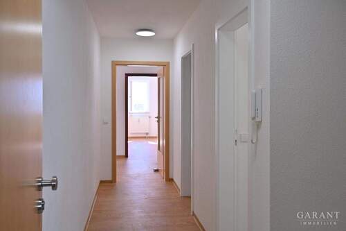 Vom Eingang in den Flur - 