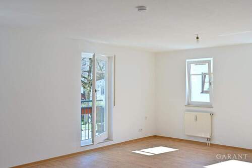 Wohnzimmer - Stilvoll wohnen: Helle 2 Zimmer-Wohnung in Top-Lage!