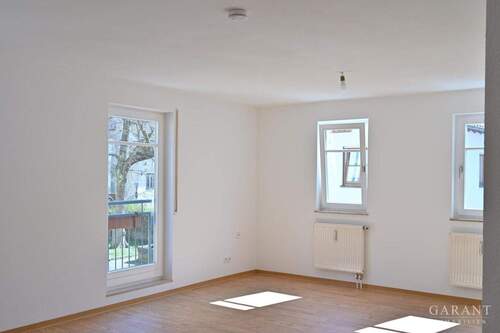 Wohnzimmer - 2 Zimmer Etagenwohnung zum Kaufen in Bad Urach