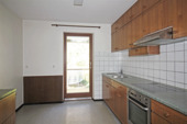 Küche mit Zugang zum Balkon / Wohnung 2 - 