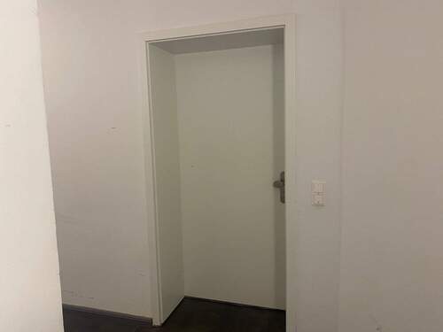 Wohnungseingangstür - 2 Zimmer Etagenwohnung in Halle (Saale)