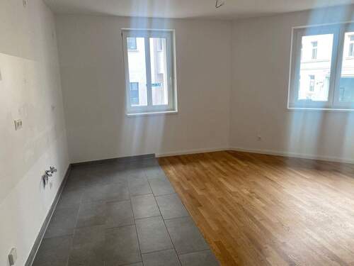 Wohnzimmer mit Küchenbereich - 