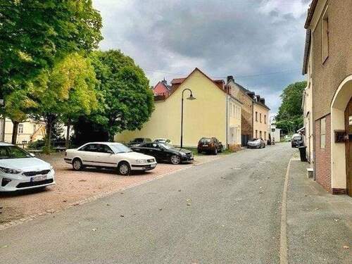 Straße / Parkplatz( - 