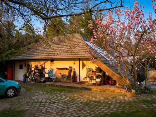Hausansicht - Kleines Haus, große Möglichkeiten: Potential mit Sauna und Garten in Wandlitz