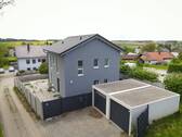 Hausansicht - Einziehen und wohlfühlen! Neuwertiges EFH mit riesigem Grundstück!