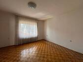 Zimmer im EG - 8 Zimmer Einfamilienhaus zum Kaufen in Herzogenaurach