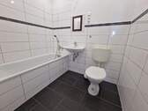Bad mit Wanne - 3 Zimmer Etagenwohnung in Gera