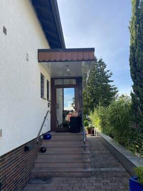 Verglaster Eingangsbereich - 