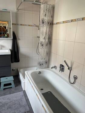 Bad mit Badewanne.jpeg - 