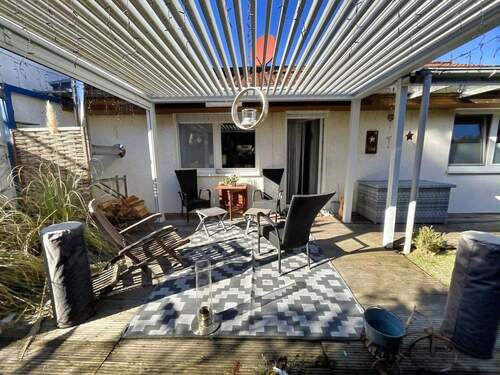 Terrasse mit verstellbaren Dachlamellen - 