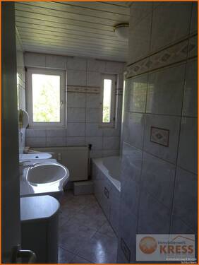 Bad mit Wanne - 