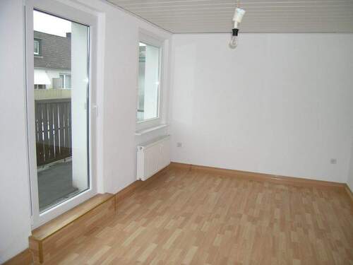 Wohnzimmer - 2 Zimmer Etagenwohnung in Krefeld