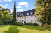 Außenansicht - 4-Zimmer-Wohnung mit Balkon und Stellplatz in Hamburg-Wellingsbüttel