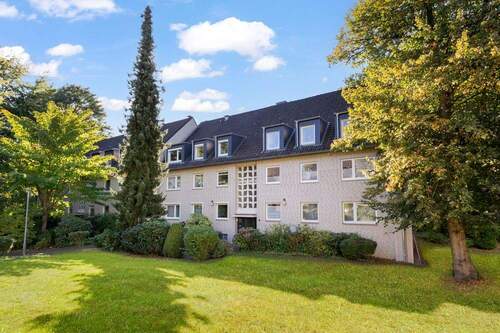 Außenansicht - 4-Zimmer-Wohnung mit Balkon und Stellplatz in Hamburg-Wellingsbüttel