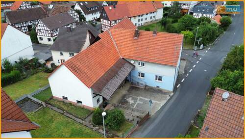 Blick auf das Objekt - 6 Zimmer Bauernhaus, Landhaus zum Kaufen in Schwalmstadt / Niedergrenzebach