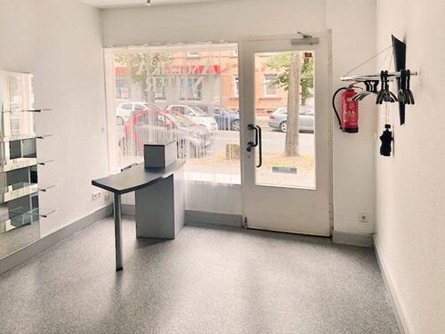 Friseursalon - 1 Zimmer Mehrfamilienhaus, Wohnhaus in Frankfurt am Main