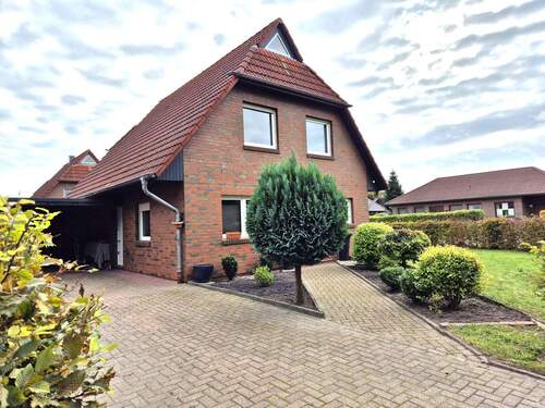 Frontansicht - Einfamilienhaus mit Carport im Seemannsort Barßel