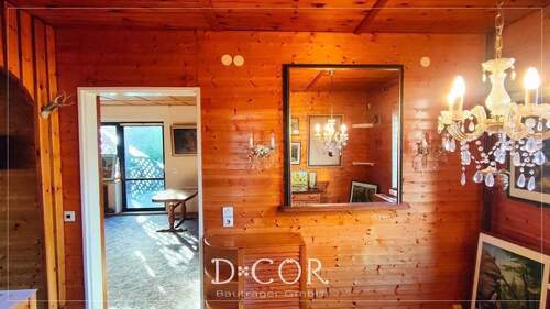 holzvertäfelter Eingangsbereich - Einfamilienhaus mit 250m² Nutzfläche! in toller Lage von Dresden Gönnsdorf, vollunterkellert, Garage, Ausbaureserve