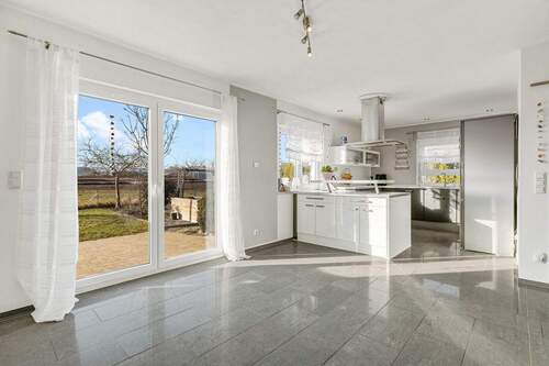 EG Zugang Terrasse - EFH, Ortsrandlage von Kinsau (mit ELW)