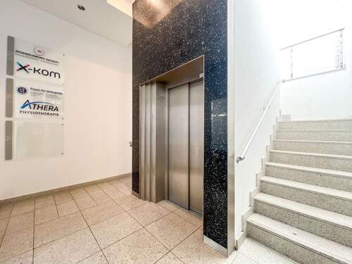 Treppenhaus - Büro mit 532,00 m&sup2; in Dresden zur Miete