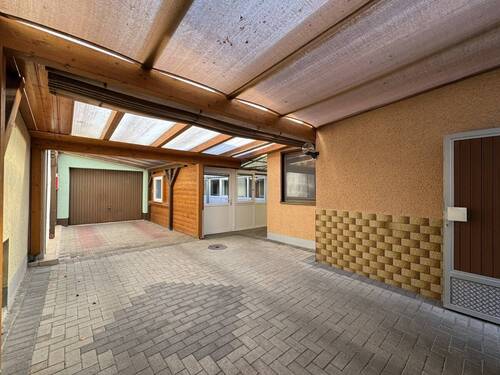 Große Garageneinfahrt - Willkommen daheim! 1-2 Familienhaus mit viel Platz + 4 Bäder + Garage + Nebengebäude + tollem Garten