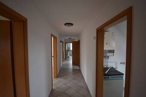 Flur - Etagenwohnung mit 85,00 m&sup2; in Tensbüttel-Röst zur Miete