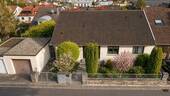 Luftaufnahme - Großzügiges Anwesen mit Weinbergblick, Gartenidylle und weiterem Baupotenzial